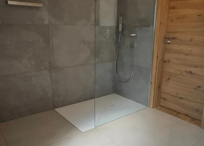 Luxus Himmel Und Mit Privater Sauna Und Wellnessdusche Inkl Wifi Und Parkplatz Fuer 4personen Appartamento Muhr am See